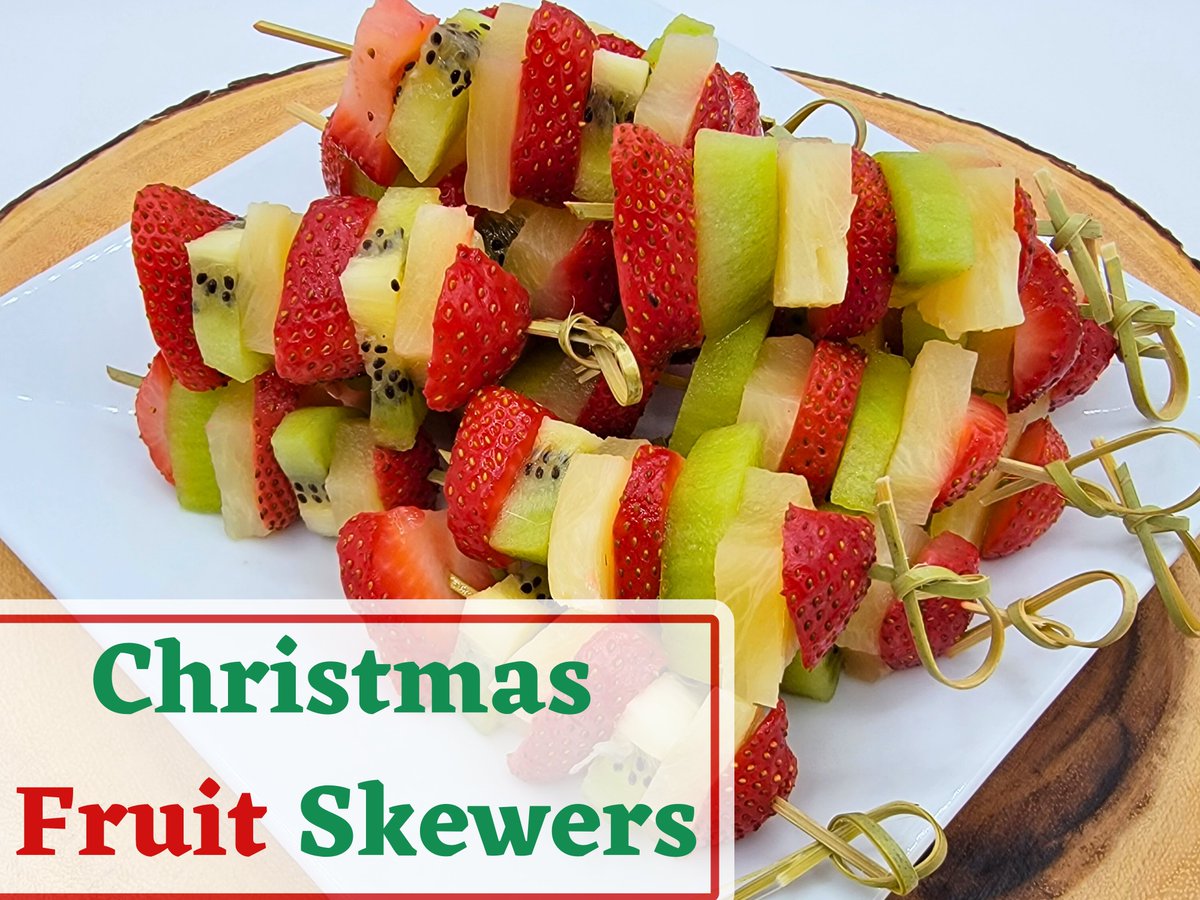 🌞🎄 Beat the summer heat with a refreshing twist! Enjoy the flavors of Christmas in July with our delicious Fruit Skewers. 🍓🌞 

#Recipe 👉 bit.ly/3XIpvrZ 

#ChristmasInJuly #FruitSkewers #RefreshingTreats #SummerSnacks #SummerFruits #EasyRecipes #RecipeInspiration