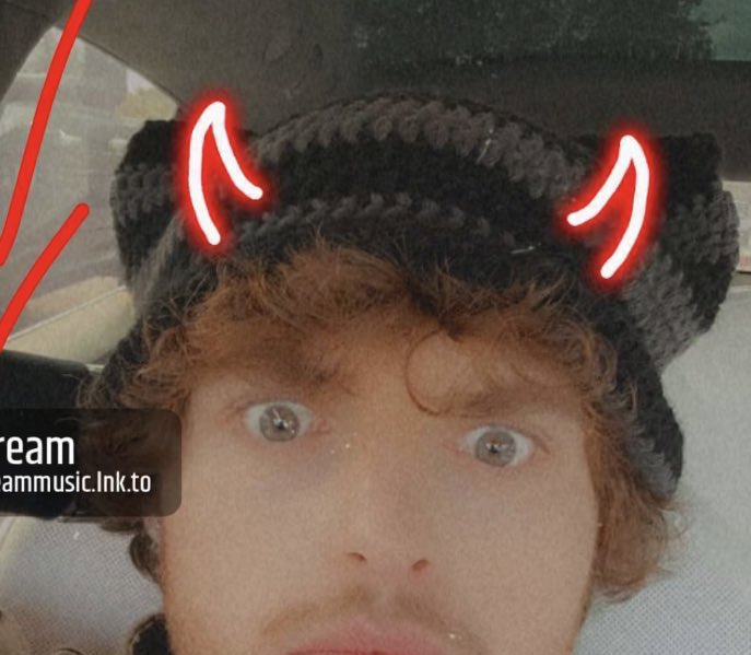 leclercnap's tweet photo. ARE THOSE THE BEANIES HE LOST??? FUCK??? https://t.co/L44UTCCaVA