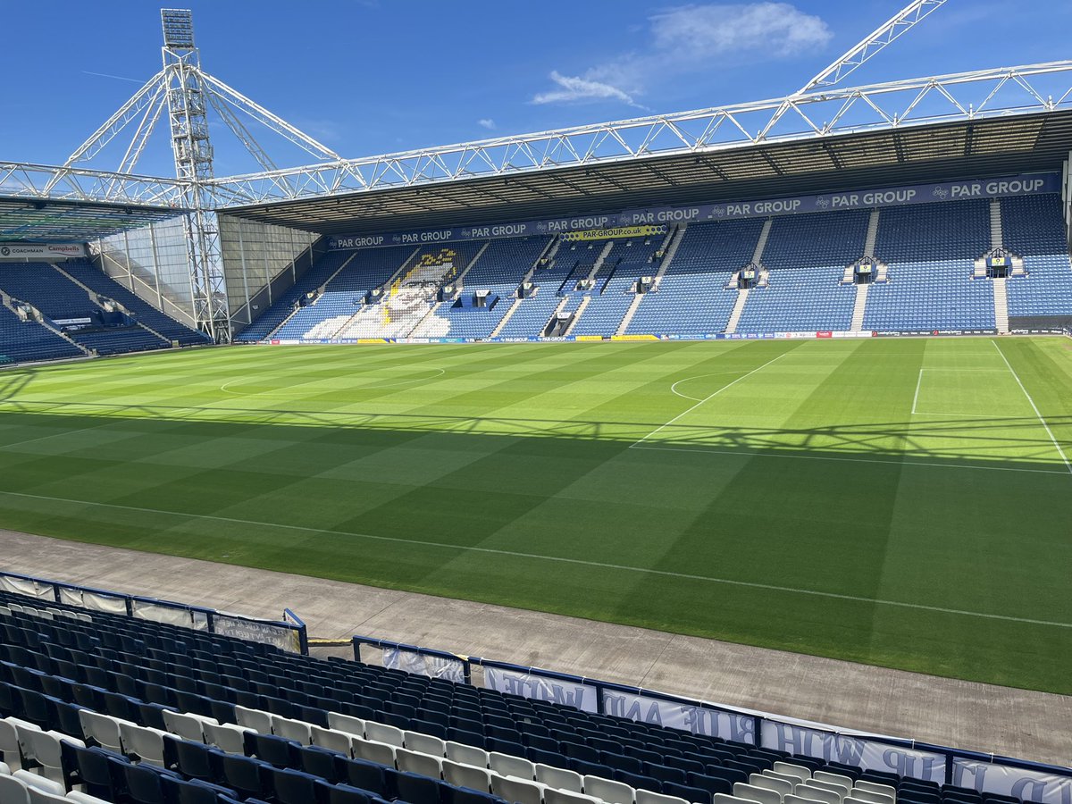 Lovely day for a trim. Markings are down, not long now until it all starts again. 🌱☀️⚽️