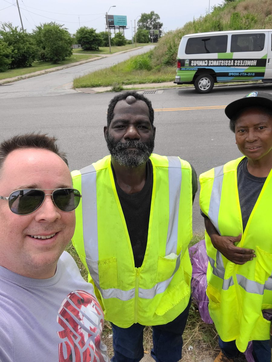 hopefaithkc's tweet photo. Where is @hopefaithkc ' s #CleanUpKC  today...@18VINEKC  12th St E of Paseo, Brooklyn Ave and Truman Rd near Troost! Our team loves ❤️KC all #3rdDistrict and a price of #4th 

Thanks @KansasCity @PublicWorksKCMO @QuintonLucasKC @BrianDavidPlatt @Robinson4kc @Ryana4KC @EricWBunch https://t.co/Q6VbY3jwD4