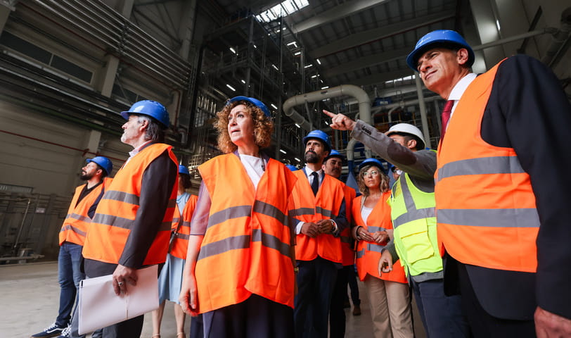 Catalonia_TI's tweet photo. 📍  @Kronospan to invest another €150M to promote a new production line for boards made with recycled wood in #Catalonia.

With it, Kronospan's total investment in Catalonia would amount to + €600M, creating 250 direct jobs and +1,500 indirect jobs.

🔗https://t.co/iSHwDPxc3e https://t.co/MmMaVVBYOa