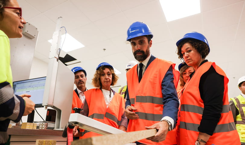 Catalonia_TI's tweet photo. 📍  @Kronospan to invest another €150M to promote a new production line for boards made with recycled wood in #Catalonia.

With it, Kronospan's total investment in Catalonia would amount to + €600M, creating 250 direct jobs and +1,500 indirect jobs.

🔗https://t.co/iSHwDPxc3e https://t.co/MmMaVVBYOa