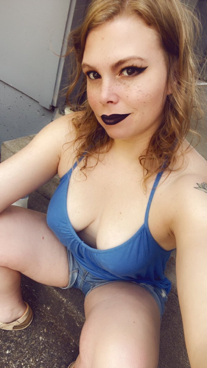 kinkerbell420's tweet photo. I’m going to Star Wars burlesque tonight, the empire strips back! Sexy stormtroopers might turn me to the dark side ;)  #hotgirlsummer #girlgeek #talknerdytome #sexy https://t.co/C4u4nG6OfS
