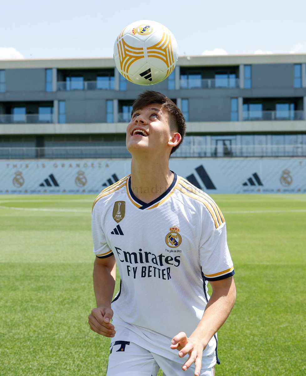 CUBAH0RA's tweet photo. Esta semana en #LibreDirecto conversamos sobre el fichaje de la joven sensación turca Arda Güler por  el Real Madrid. Si quieres saber de este y otros temas vinculados al  más universal de los deportes, escucha nuestro más reciente episodio 👉 https://t.co/qfjzZ5XRn5 https://t.co/YKzVTMieaf