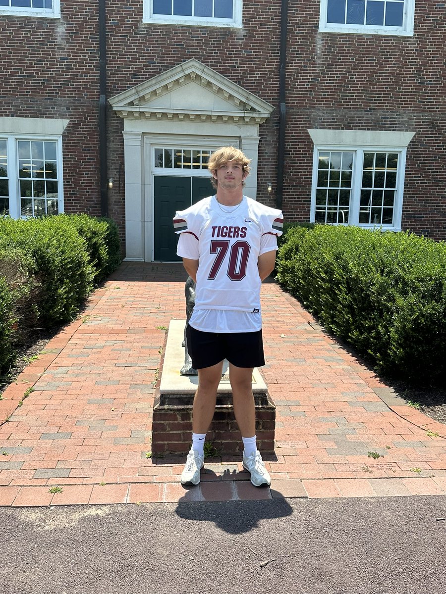 After a great visit <a href="/HSC__FOOTBALL/">H-SC Football</a> I’m blessed to say I have received an offer from Hampden Sydney College. @dilloncostell01 <a href="/FATboysOLine/">Coach Mike Dillon</a> <a href="/kalfonjordan/">Jordan Kalfon</a> <a href="/InfoForge/">Colonial Forge Football</a> <a href="/carrd1994/">Coach Dexter Carr</a> <a href="/TheCoachDavis_/">Coach Davis™️</a>