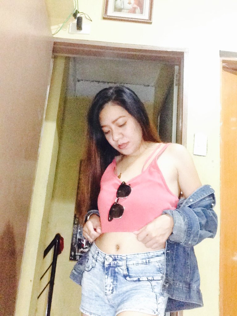 GorgeousCharlyn's tweet photo. I really enjoyed flexing my stomach 🤤 https://t.co/Y4iIRy6pk5