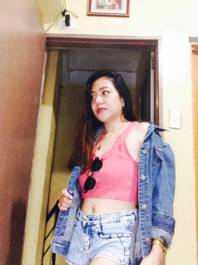 GorgeousCharlyn's tweet photo. I really enjoyed flexing my stomach 🤤 https://t.co/Y4iIRy6pk5