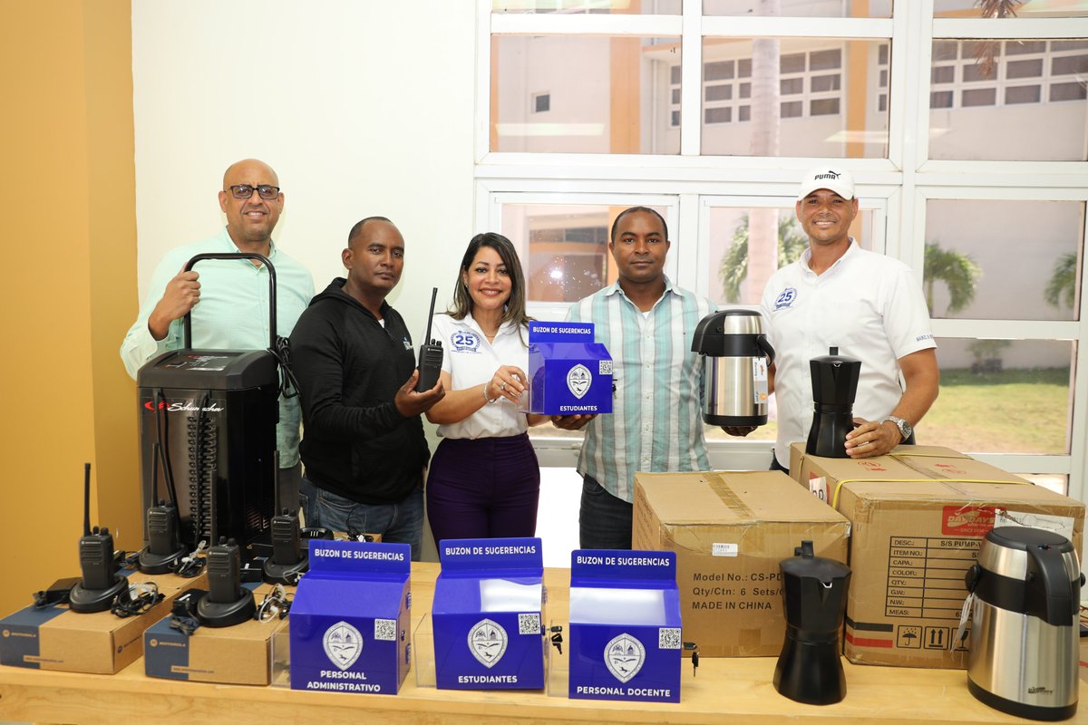 UASDSanJuan_'s tweet photo. El Dr. Carlos Manuel Sánchez De Óleo, director general de UASD Recinto San Juan de la Maguana, en su compromiso con mejorar la calidad de los servicios brindados por la universidad, hizo entrega de equipos a las unidades de Mayordomía, Seguridad y la subdirección administrativa. https://t.co/TQdfyOsTRS