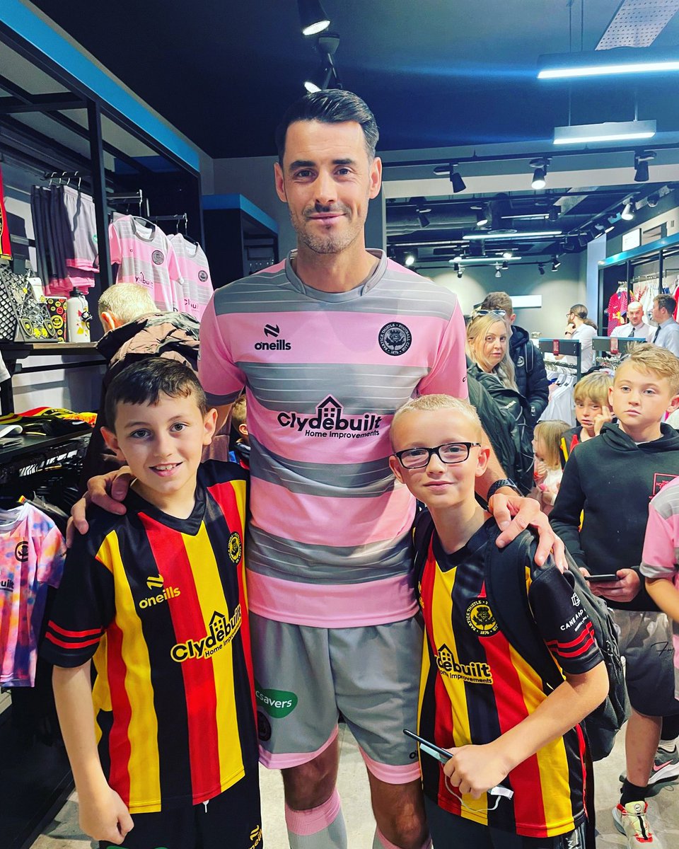 JmcVey83's tweet photo. Wee man buzzing today to meet the big man ๐ฉ๐ช. #BrainGraham #Goals @PartickThistle #OTIG ๐ฉ๐ช https://t.co/v0fxKpM9eR