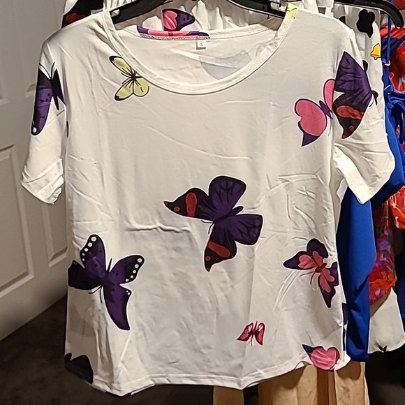 WCattone's tweet photo. So good I had to share! Check out all the items I'm loving on @Poshmarkapp #poshmark #fashion #style #shopmycloset #lougrey #shein #coach: https://t.co/fw6Ajxay3p https://t.co/vxCnctNJTa