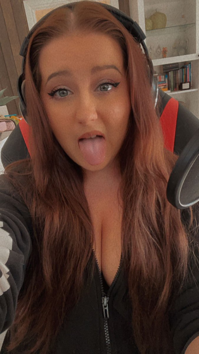 We live this fine Friday! ☺️

twitch.tv/tipziiee