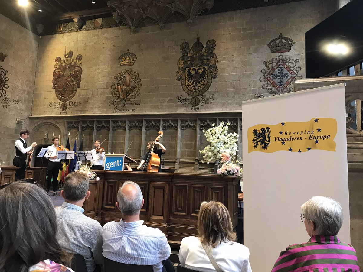 Start van de viering van de Vlaamse Feestdag in het stadhuis van Gent, met Gouden Spoor voor maatschappelijke verdienste voor ondernemer Gert De Winter en ‘darm specialist’ dr. Luc Colemont #vlaanderen-europa