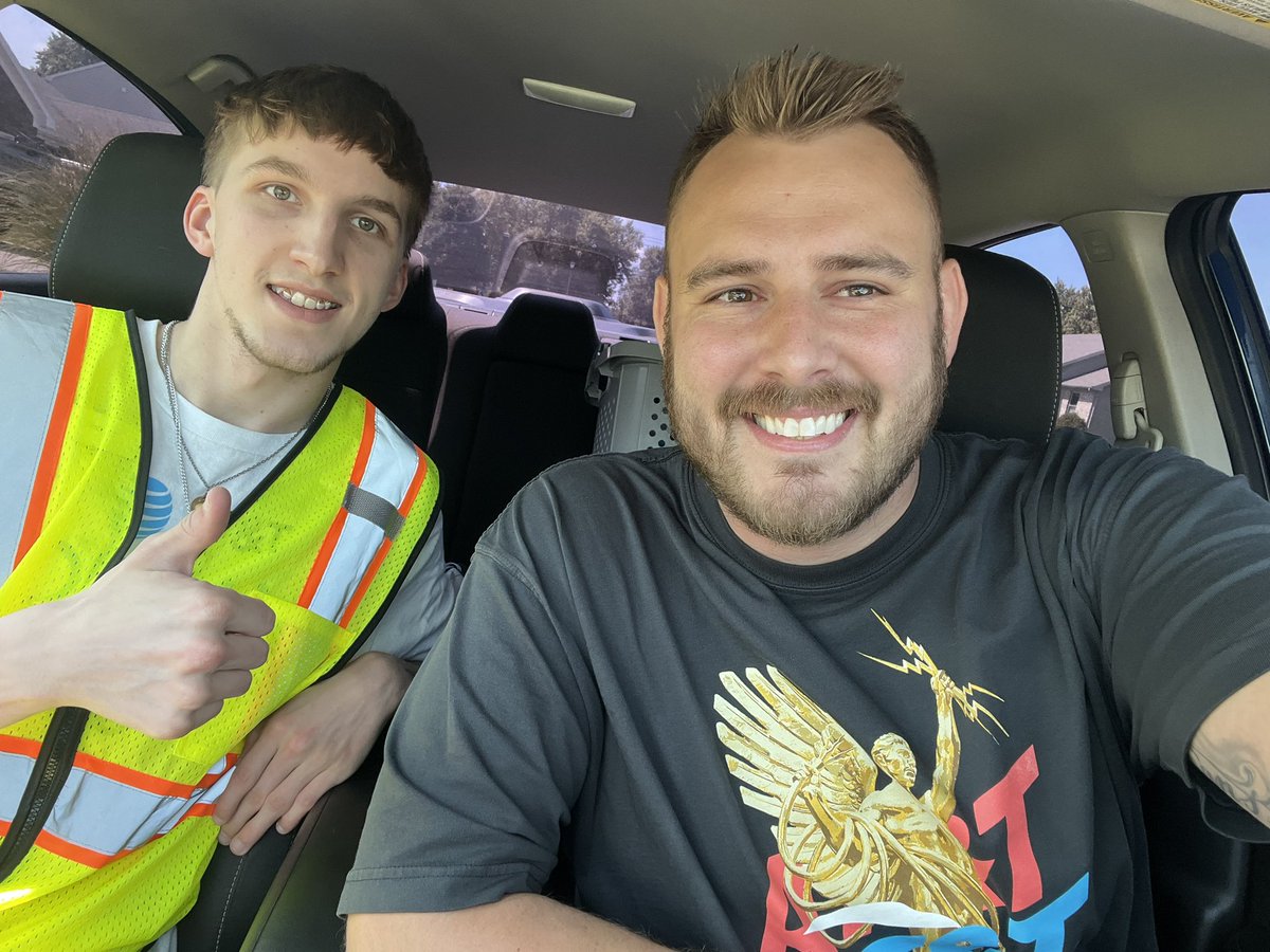 BrandonHagerRSM's tweet photo. Got the Golden Jett Beckett out of our four walls today to set up some fiber installs 🔥🔥#LifeatATT @GreaterLakesMkt @Mmmgood34 @TheoAlexander11 https://t.co/FsAkpg5DxZ