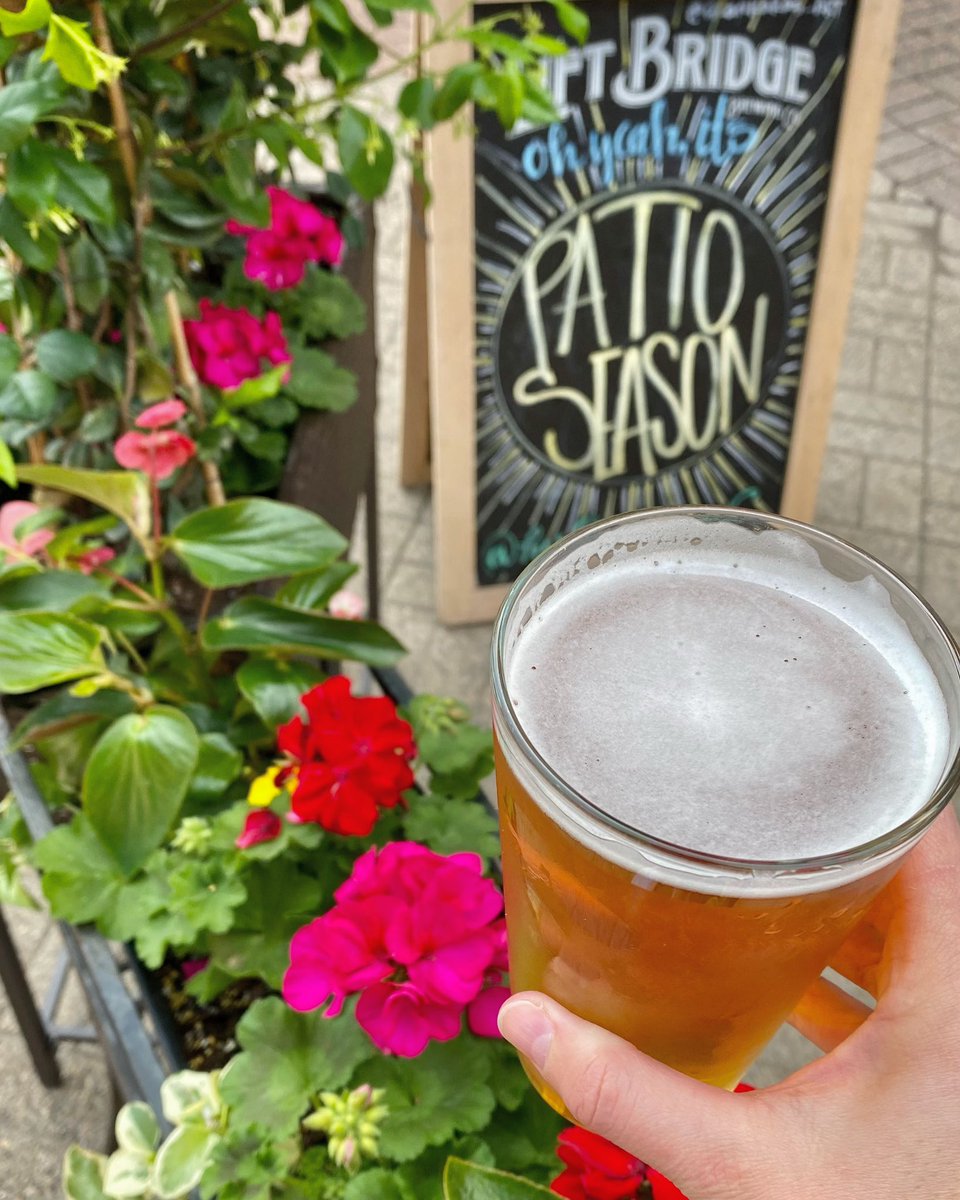 Looking for something to do tonight #saintpaul? We’ve got live music on the patio from 6 pm - 8 pm and there’s roller skating at Rice Park starting at 5:30 pm. 🛼🎶

#patioseason #twincities