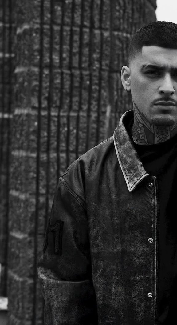yoyo_idk's tweet photo. eu deixava zayn malik fazer o que quisesse comigo sem pensar duas vezes https://t.co/kinun1OWeN