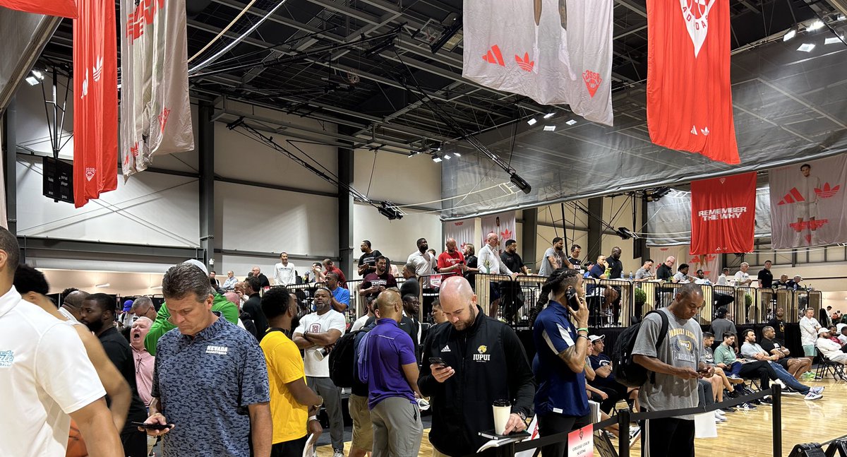 UNC’s Hubert Davis, Baylor’s Scott Drew and assistants from Kentucky, Kansas, Stanford, Houston, Florida State, and more are among those watching

2025 5⭐️ matchup between Koa Peat (Compton Magic) and Isiah Harwell (Utah Prospects)

READ: on3.com/news/adidas-3s…