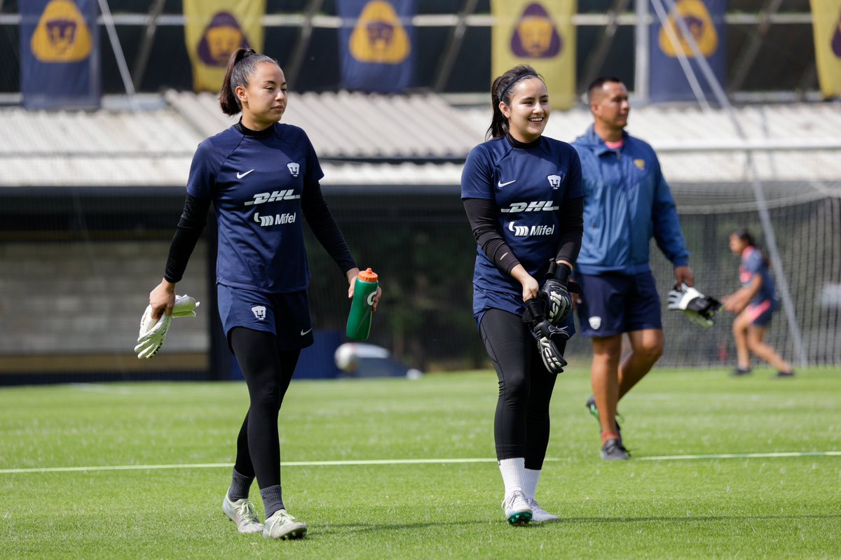 PumasMXFemenil's tweet photo. 😄Tu cara de emoción cuando sabes que en una semana empieza el torneo 

¿O no @PaoCalderon8? 

#DePumasSoy #DeCanteraSomos https://t.co/DKggNxFN92
