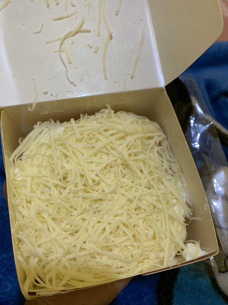 lalapooohhhhh's tweet photo. omg haruskah aku memakannya?
tapi udh sikat gigi help😭🥲 https://t.co/c2huW5KQPJ