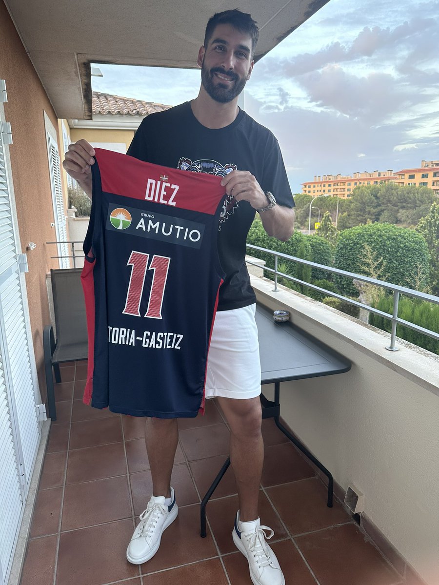 danidiez11's tweet image. Celebramos juntos la renovación! 🔵🔴

Sorteo mi camiseta de la temporada pasada entre todos los que hagáis RT (Twitter) y deis like (Instagram)
@danidiez11 🔥🔥🔥 
En 7 días diré el ganador/a.
Un abrazo y mucha suerte 💪🏼