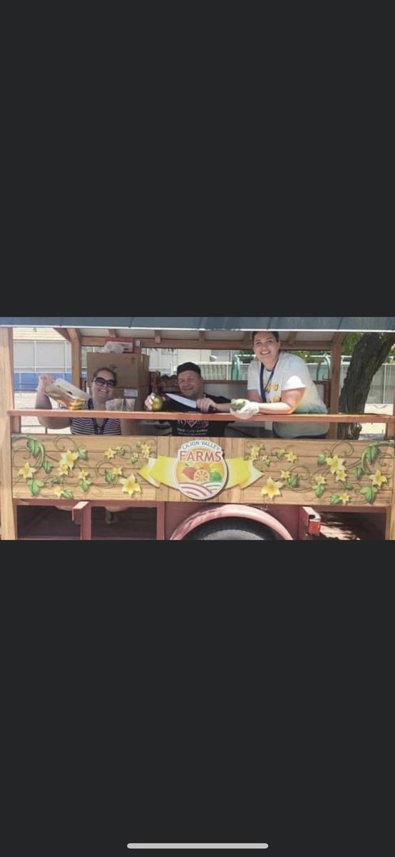 MerryJanelle's tweet photo. Mangos 🥭 were a HIT today at Johnson Elementary Summer Feeding Spot!! All the kids got to try a taste of a delicious mango 🥭 check out the Child Nutrition Fruit Cart, making its way around for the summer handing out fresh fruit and vegetables. 🍊🍉🥦#CVUSD https://t.co/bbYxXqtgWB