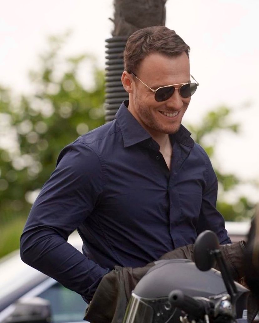 Love_Wins_KB's tweet photo. Ilusa de mí, pensándome que ningún personaje interpretado por Kerem iba a poder superar lo que me provocaba Serkan… 🤯🫣😮‍💨🥵🤒 #KeremBürsin https://t.co/J4ZQMk6Aim