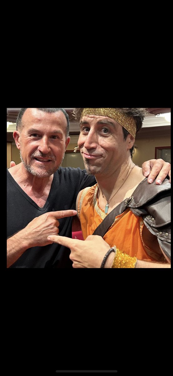 Richy0coma0's tweet photo. #Felicidades #LEANDRORIVERA POR TU CUMPLE Y POR EL. GRAN #musical EL AROMA DE #roma con. Grandes @AgustinJimenez etc 2023 mádrid https://t.co/xLskL670LK