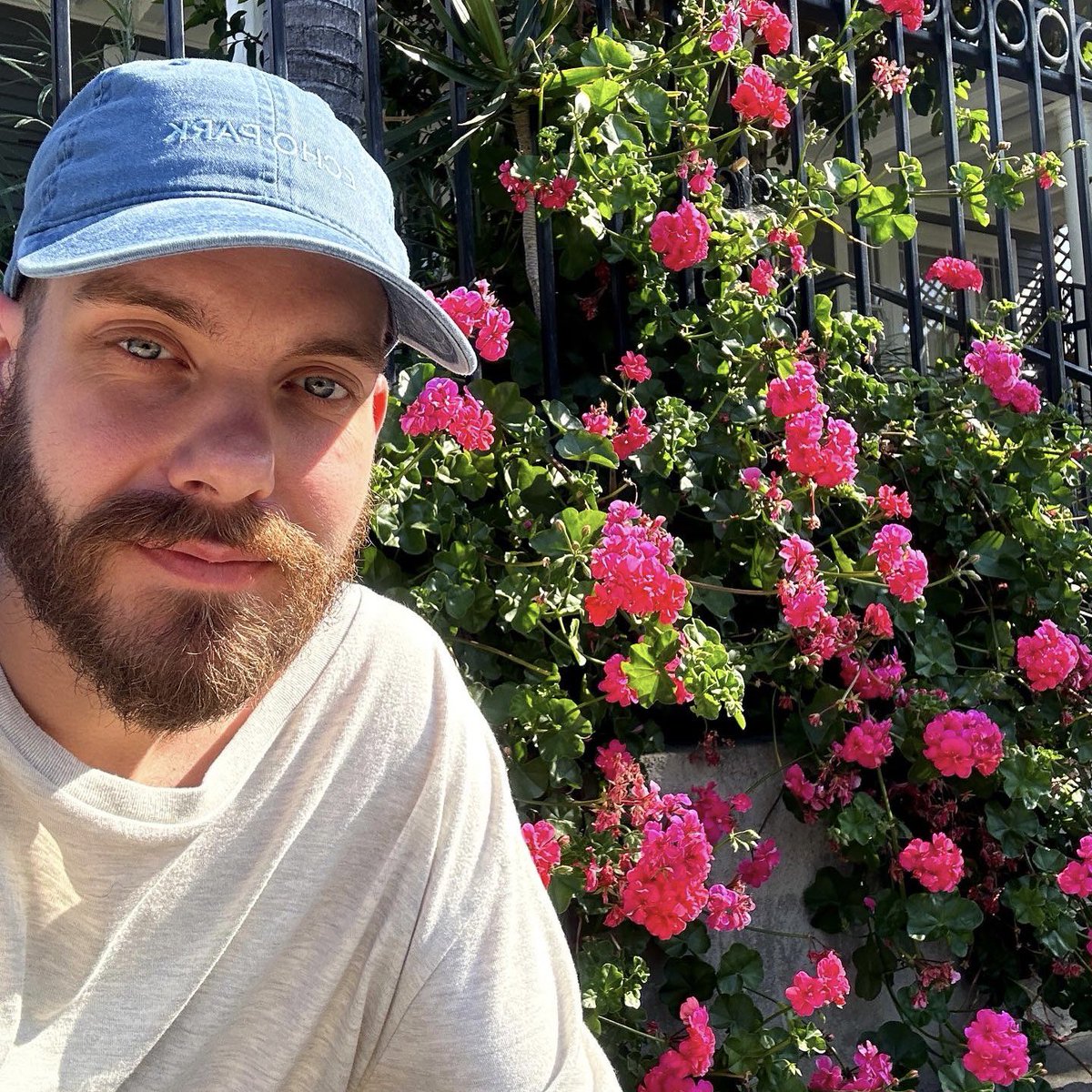 sanholobeats's tweet photo. TINY FLOWERS is out now!!

hope you enjoy listening to this song and let me know how it makes you FEEL 🌺🌸🌼

https://t.co/foQSljJwUS https://t.co/MsDCEJJY64