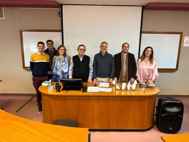 Gran inicio de "Agentes para el cambio social" en <a href="/USanIsidro/">USI</a>. 
El evento estuvo a cargo del Rab. <a href="/astofenmacher/">Ariel Stofenmacher</a>, el padre <a href="/GuidoB4/">Guido</a> y el rector Enrique Del Percio.
El proyecto busca formar líderes para afrontar desafíos y promover el cambio.

Más aquí:
seminariorabinico.org/el-seminario-p…