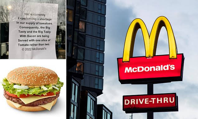 beingamittiwari's tweet photo. नोटिस चिपकाकर किया ये बड़ा ऐलान! दिल्ली के दो McDonalds स्टोर्स पर नोटिस लगाकर कंपनी ने कहा है कि अब यहां के आइटम्स से टमाटर को फिलहाल दूर ही रखा जाएगा. इन नोटिस में लिखा है, 'हमारे तमाम प्रयासों के बावजूद, हम पर्याप्त और अच्छी गुणवत्ता के टमाटर प्राप्त नहीं कर पा रहे हैं. https://t.co/Ci1GrKc4x4