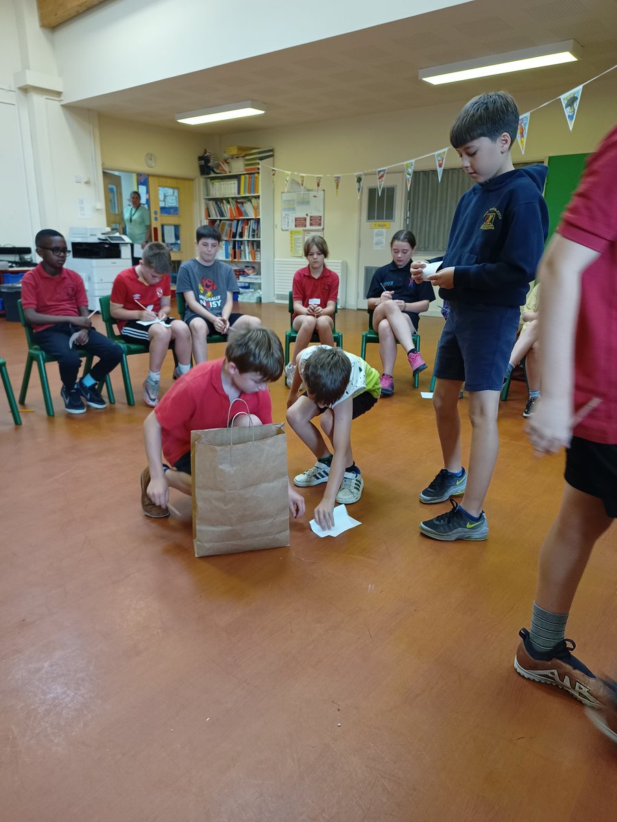 Diolch i Medi, <a href="/janebrynonnen/">Jane Powell</a> ac Andrew am sesiwn gyntaf o #AddysgHeddwch Dosbarth 4 heddiw.