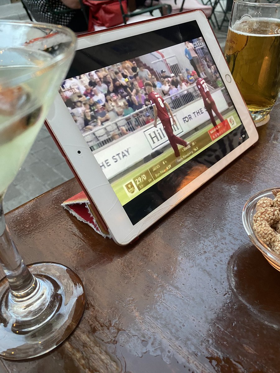 SharonWoolley1's tweet photo. @lancscricket @VitalityBlast When you are on holiday in Athens and @lancscricket are playing. #LancsTV 💕🌹 https://t.co/N8rrlA48VN