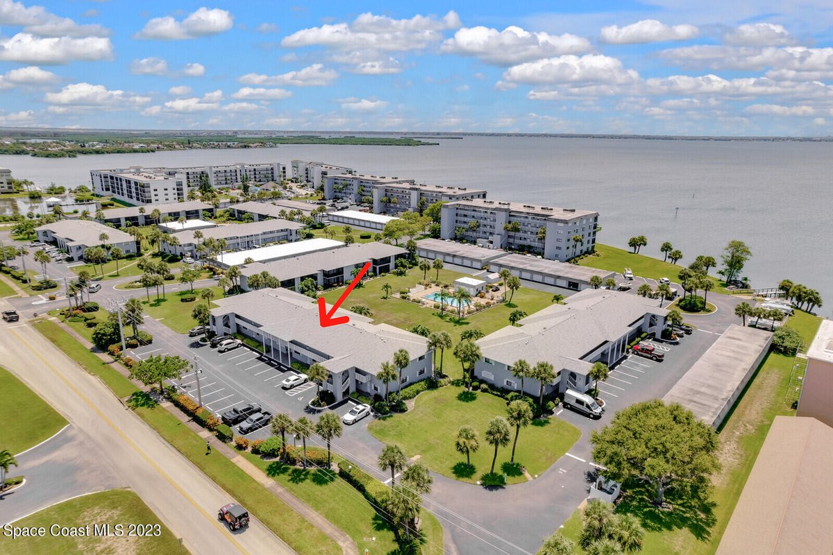 ellenrubino's tweet photo. Do you know someone looking for a great #property in #CocoaBeach?   #realestate https://t.co/NJIsUllsiS  RE/MAX Aerospace Realty https://t.co/pvFhD2Vp1w