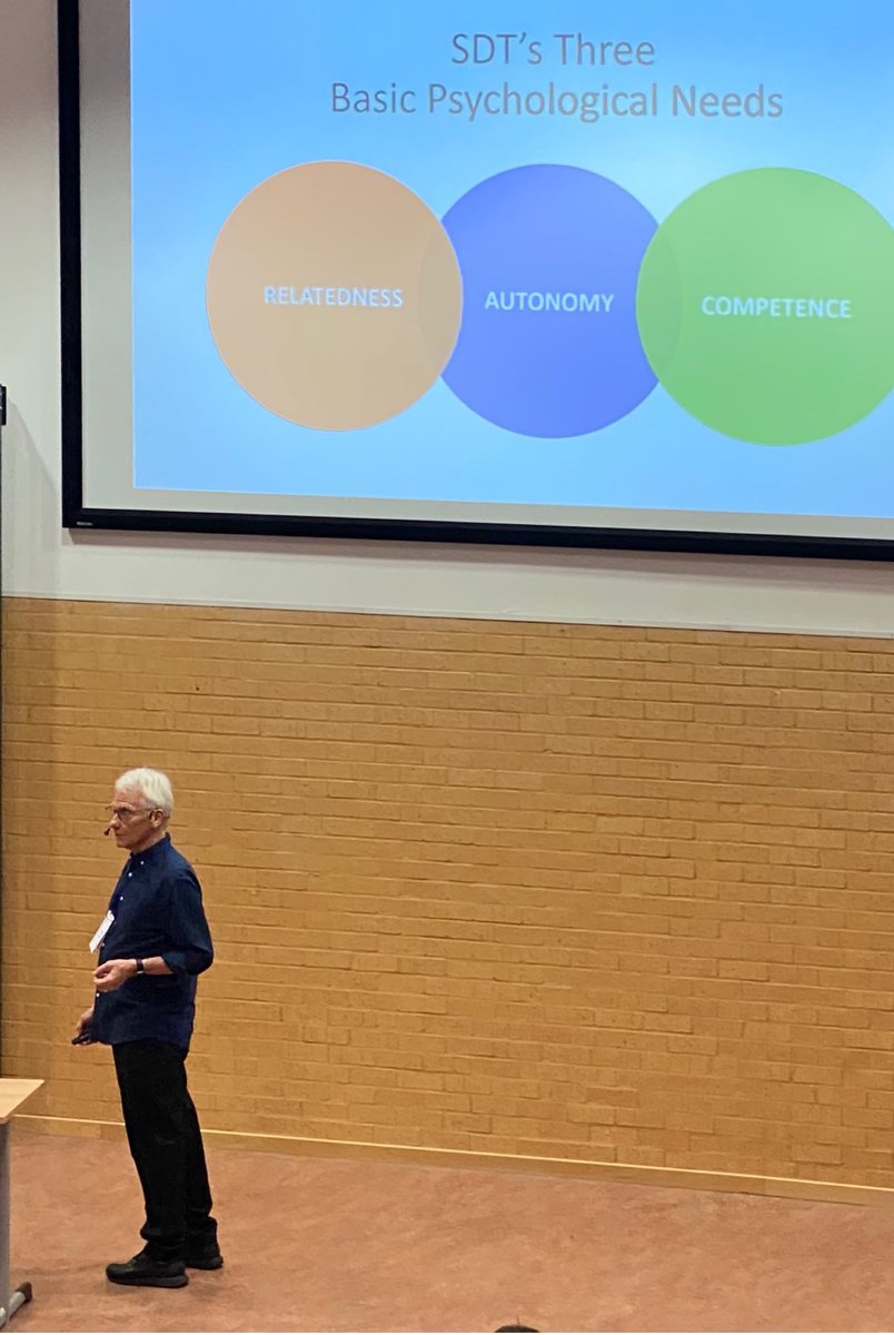 Studiedag <a href="/ugent/">UGent</a> afgetrapt door één van de grondleggers van de ZDT, @richardmryan3. Veel bekende kaders, inzichten (en deelnemers), gelinkt aan onderzoek en data, nu de veekracht van leerlingen vergroten door transfer naar mijn/de praktijk. Bedankt aan het team van <a href="/maartvansteen/">Maarten Vansteenkiste</a>