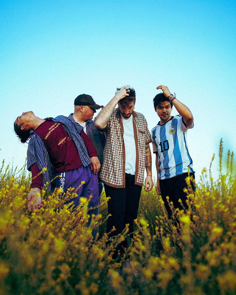 booboo is showin off his flexibility