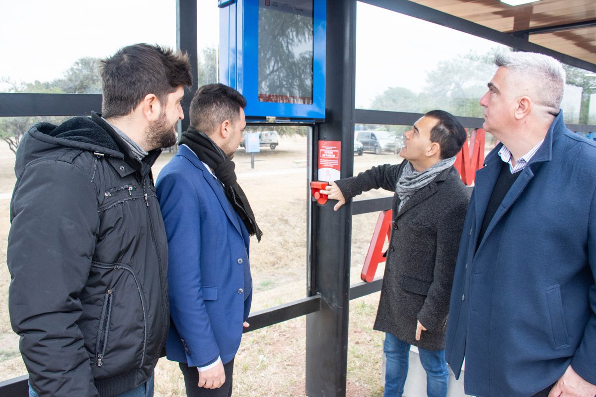 Movilidadmuni's tweet photo. 🚍 Más seguridad en el TUP con #ParadasInteligentes ✅
Comenzamos con la instalación de 150 refugios equipados con WiFi, pantallas predictivas de próximas llegadas, botón de pánico y cámaras de seguridad conectadas al @observatoriodlm y a la Policía de la Provincia de Córdoba.🚏 https://t.co/WXUYC3v4db