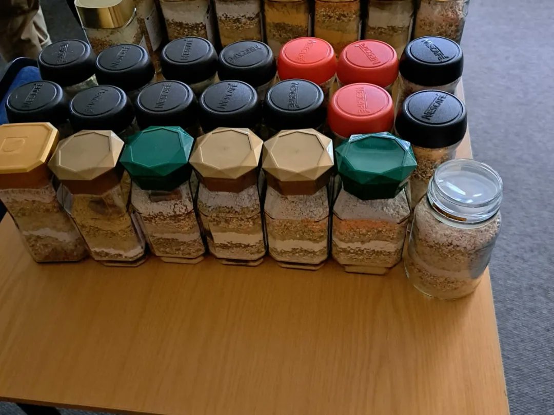 HumGen_UCT's tweet photo. Today our Division filled ๐งก 80 JARS OF HOPE ๐งก with soup ingredients for patients.
We were aiming for 67 for #MandelaDay, but managed to surpass our goal.
Thankyou to everyone in #HumGen who organised, donated and helped filling jars ๐๐ฝ
@UCTHealthSci @UCTIDM https://t.co/XLC4pnWWQR