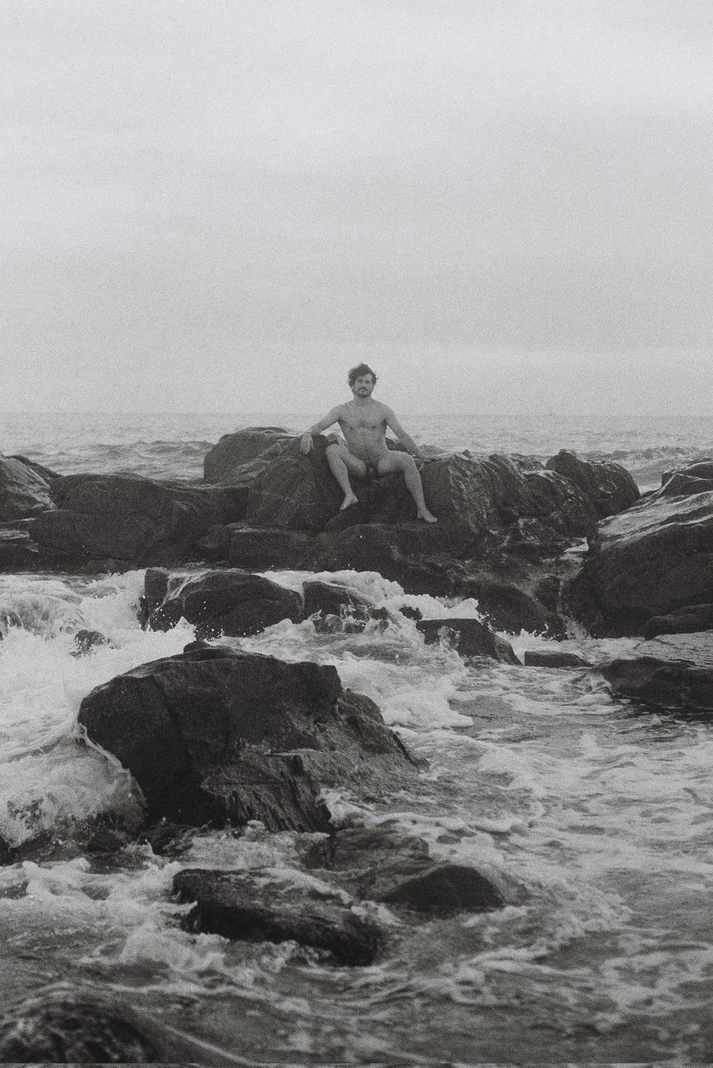PPicsofyou's tweet photo. João wearing nothing ✨ #analog #analogphotography #35mm #picsofyou #porto #filmphotography #canon #blackandwhite #photography #nudephotography https://t.co/oDFPIVTNv8