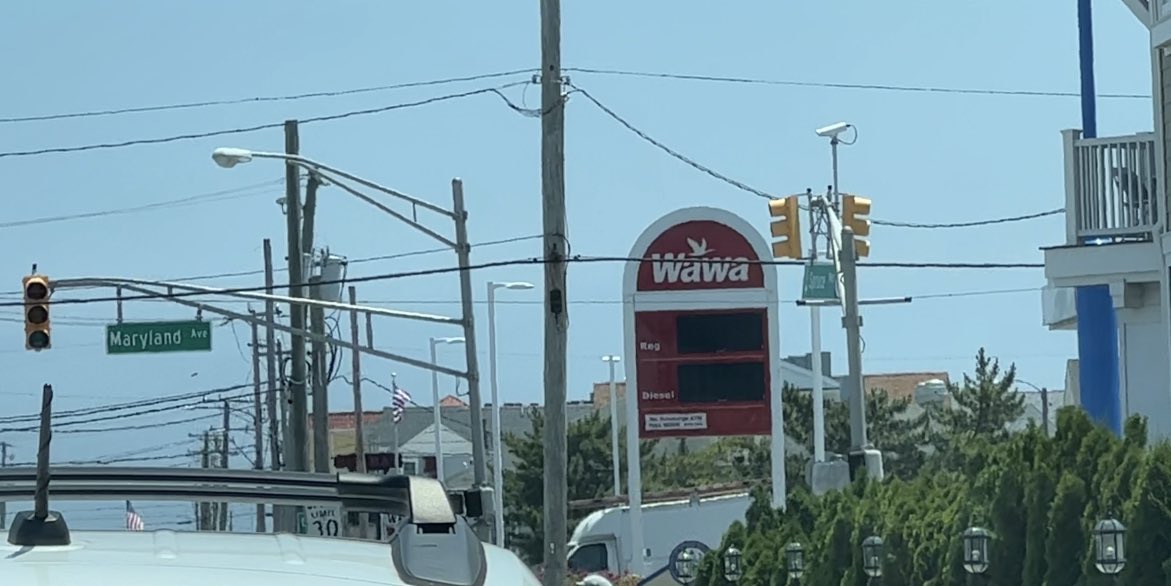 BobKellyFOX29's tweet photo. UPDATE from Wildwood….statement from Atlantic Electric.  No Power-No Gas Pumps at WAWA.  PNC Bank has CLOSED sign and MAC machines not working.  Bring cash if your coming. https://t.co/QxQyumZvm1