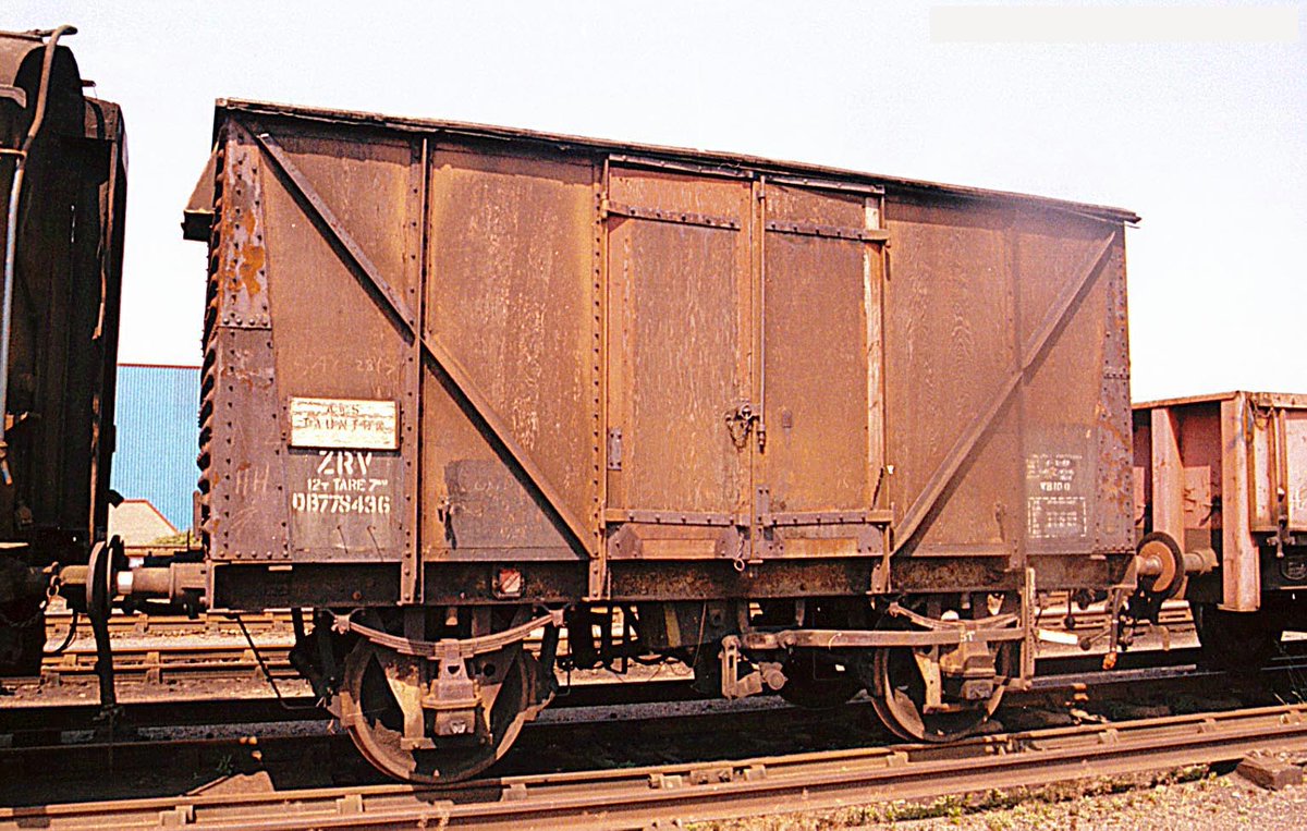 mavmaramis's tweet photo. DB 778436. 4w 12t ventillated shocvan. Wolverton, lot 3228, 1959. To internal use as 061080 at Taunton Engineers Yard, there untill 1993, to South Devon by 12/1996. Photo: Taunton Fairwater Yard, Jun 1989. #railway #wagon #Taunton #FairwaterYard #InternalUser @NamiHusky https://t.co/sdUSmOhfUw
