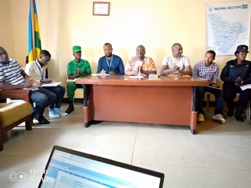 RilimaBugesera's tweet photo. None muri @RilimaBugesera
Twasuwe n'itsinda rya @statisticsRW baherekejwe na @MukunziEmile, aturutse mu karere ka @BugeseraDistr baje mu isuzuma ry'imihigo ya 2022-2023. Bakiriwe na #MURWANASHYAKAOscar #ESRilima, Bakaba basuye ibikorwa bitandukanye kuri terrain.
@MutabaziRich https://t.co/dk3wvjO5hT