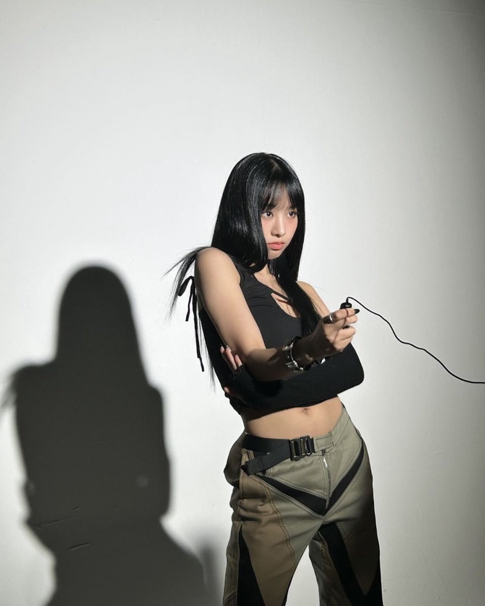 ahnattchaya's tweet photo. Been excited to show you the improvements, trails of masterpiece that I — along with my girls been working hard is finally come to an enlightment. If life has been dull for you, maybe you need a KISS OF LFIE. 🖤💋 https://t.co/uk16bZEV9H