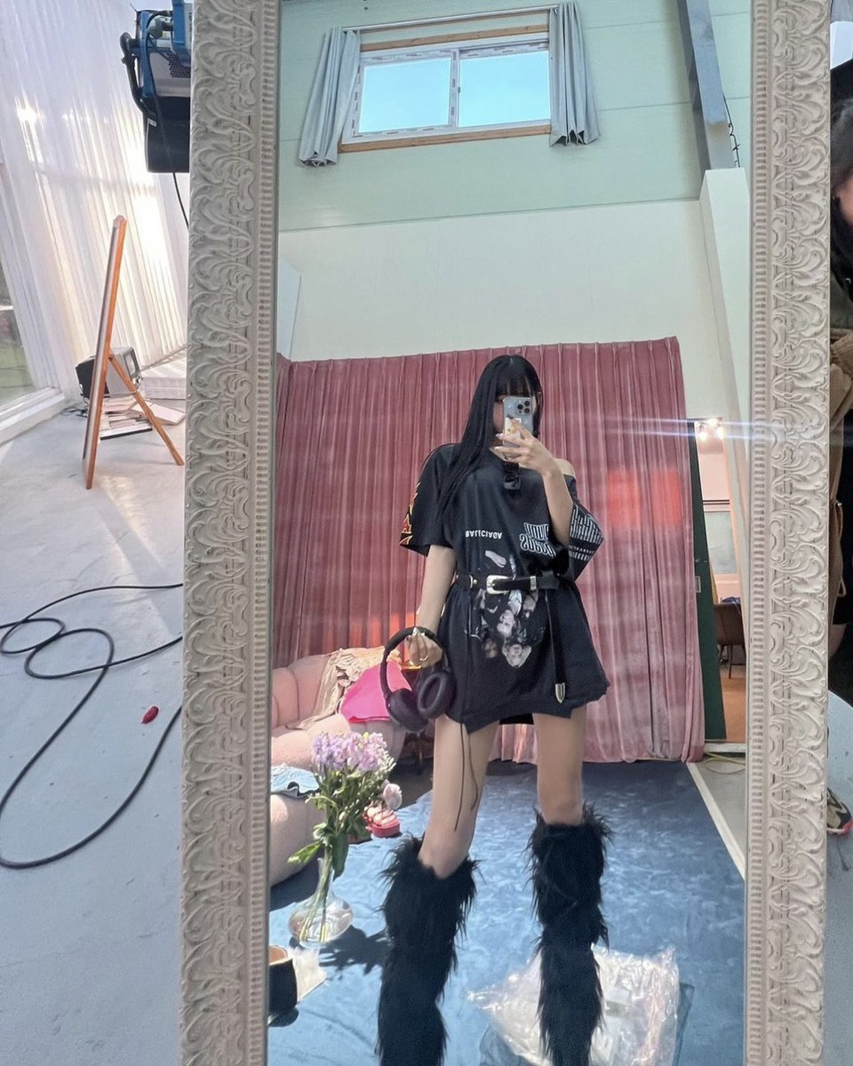 ahnattchaya's tweet photo. Been excited to show you the improvements, trails of masterpiece that I — along with my girls been working hard is finally come to an enlightment. If life has been dull for you, maybe you need a KISS OF LFIE. 🖤💋 https://t.co/uk16bZEV9H