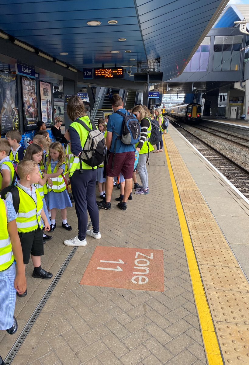 bernside15's tweet photo. A pleasure to help @goringprimary children take the train and cross the station to get to their museum trip. And what lovely thank you cards we received ❤️🚂@networkrailwest @GWRHelp #readingstation https://t.co/ivX5USaXDA