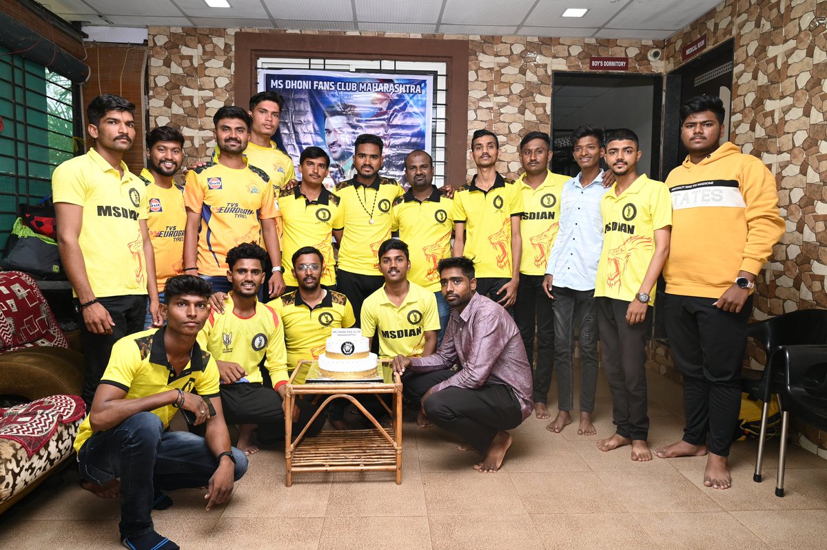 MHMsdianClub's tweet photo. MSD ICON OF WORLD CRICKET #HappyBirthdayDhoni https://t.co/BmcpyqGK5Q