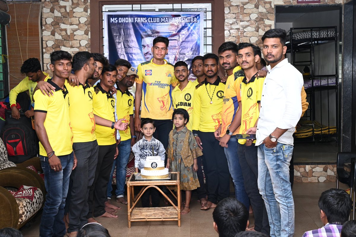 MHMsdianClub's tweet photo. MSD ICON OF WORLD CRICKET #HappyBirthdayDhoni https://t.co/BmcpyqGK5Q