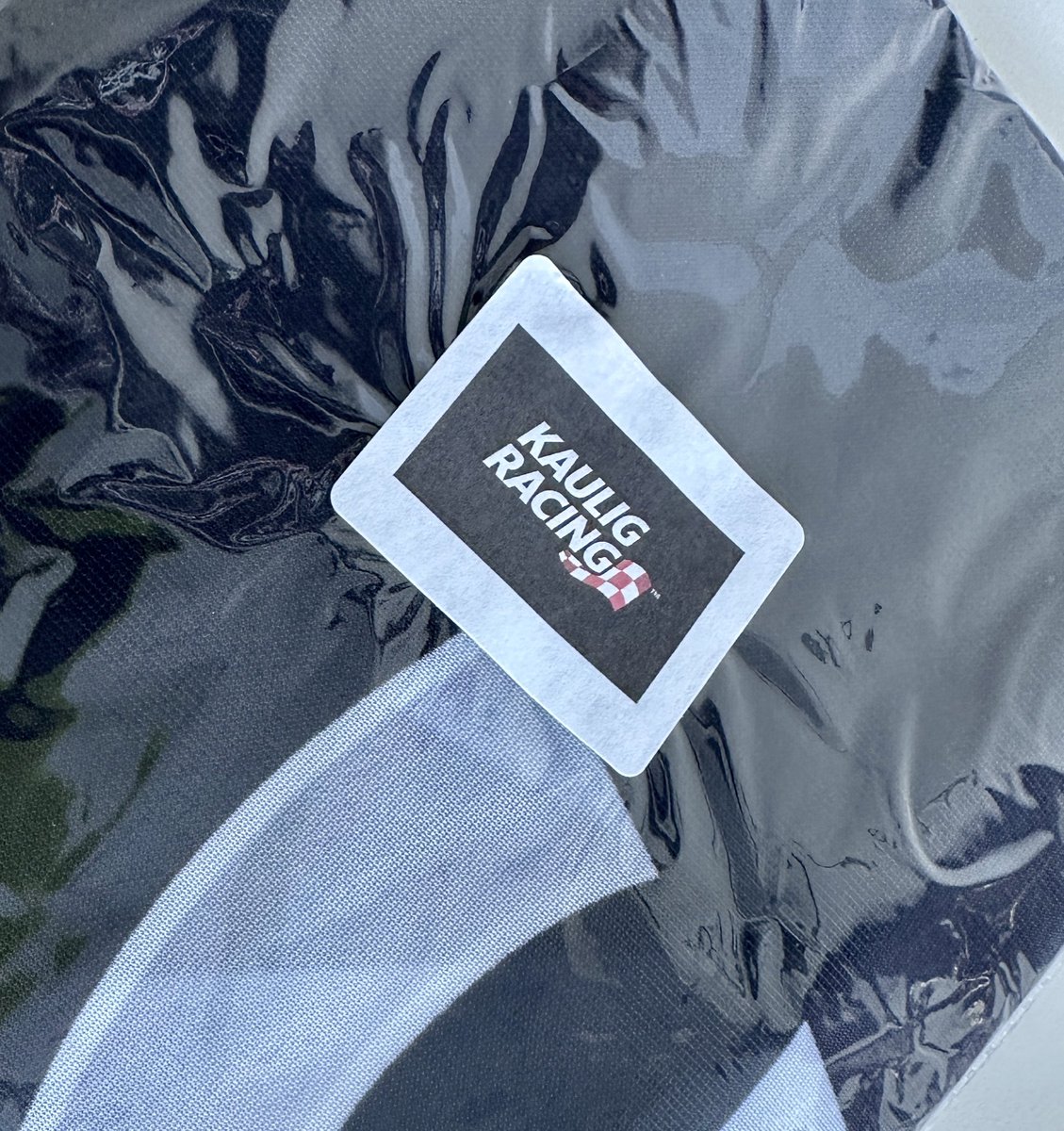 🚨 𝐹𝑅𝐼𝒟𝒜𝒴 𝒢𝐼𝒱𝐸𝒜𝒲𝒜𝒴 !🚨

Want to win these tumblers, a Kaulig Racing flag, and one year subscription to Racing America? 🏁

1️⃣ Follow <a href="/KauligRacing/">Kaulig Racing</a> &amp; RA! 
2️⃣ Like this post. 
3️⃣ RT &amp; tag a friend! 

One lucky winner picked at random next week! 👀