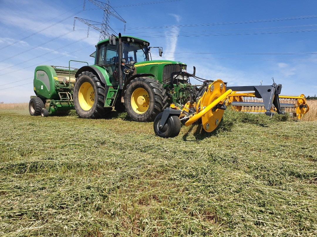 profiMagazin's tweet photo. Zu sehen ist ein #JohnDeere 6620 mit #ELHO V-Twin 600 und #McHale F5500. https://t.co/y43UoyZ25r