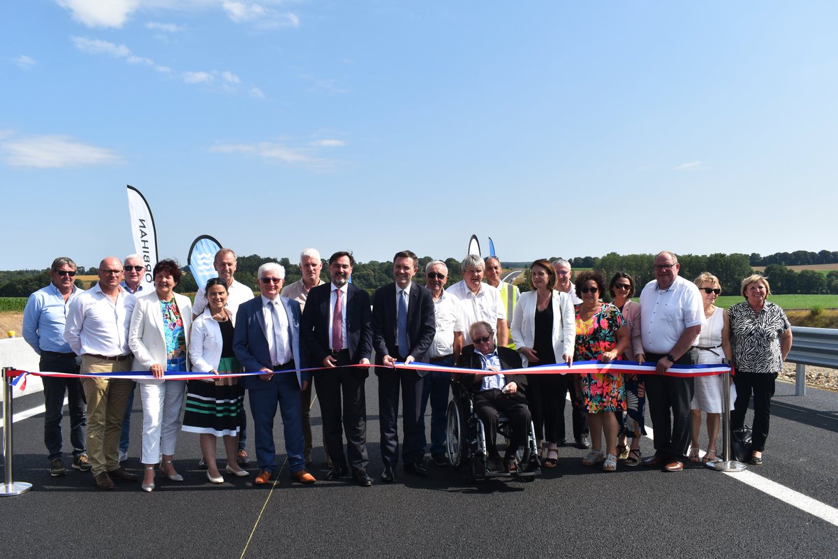 dlappartient56's tweet photo. Aujourd’hui, j'ai officiellement inauguré le contournement complet de Locminé avec la section de mise à 2x2 voies entre Porh Legal en Moréac et Siviac en Evellys. https://t.co/wTf4Q1N8Ko