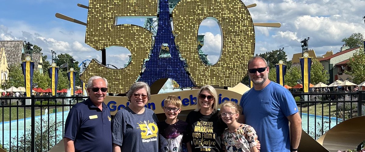 OHHeartofitAll's tweet photo. On today's blog, read about @KingsIslandPR Vice President and General Manager Mike Koontz's thrilling career and how it brought him to Ohio.
➡️ https://t.co/Pb8viL8jxg
#OhioTheHeartofitAll #LiveinOhio #WorkinOhio https://t.co/7yEmoQ5RuC