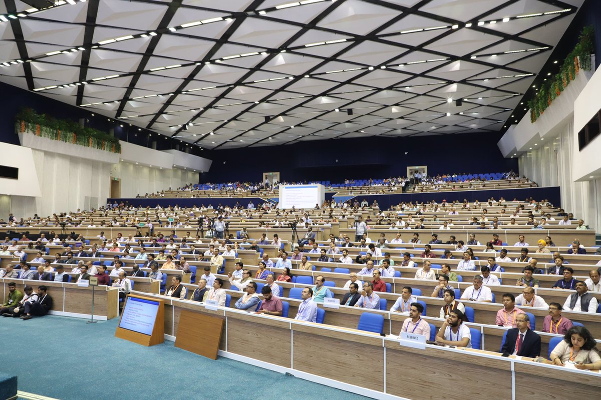 HardeepSPuri's tweet photo. Interacted with domestic &amp; global stakeholders of rapidly growing #GreenHydrogen Sector, an important component of 🇮🇳’s green energy transition &amp; efforts for energy self-sufficiency by 2047 under leadership of PM @narendramodi Ji, at International Conference on Green Hydrogen. https://t.co/IbHcXRb8Z9